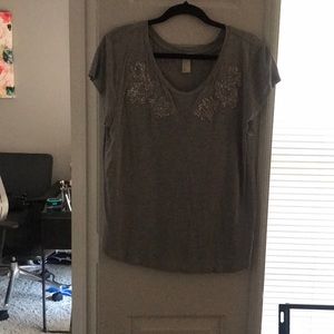 Grey shirt with beaded design